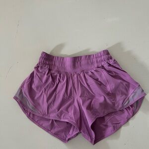 Lululemon Hotty Hot 2.5” shorts